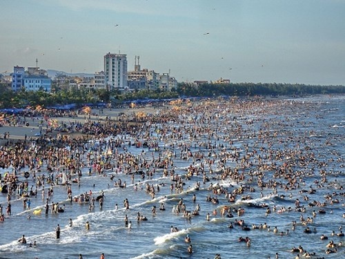 Du lich Sam Son: Sau 'chat chem' la rach tui, trom do hinh anh