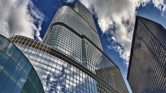 Leo len tang thuong de cham tay toi bau troi hinh anh