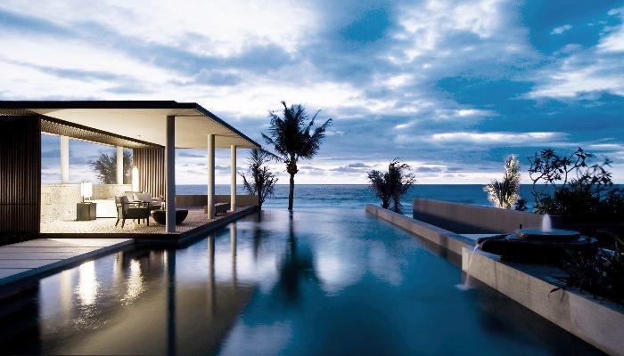 Alila Villas Soori, Tabanan: Nằm giữa những ruộng bậc thang xinh đẹp và bãi biển cát đen độc đáo, khu nghỉ dưỡng này có thiết kế bên ngoài giản dị nhưng nội thất bên trong sang trọng, ấn tượng. Ảnh: Paradizo.