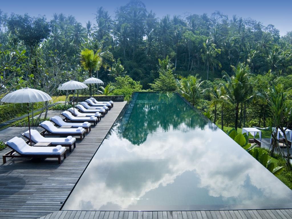 Komaneka Tanggayuda, Ubud: Từ khu nghỉ dưỡng này, du khách có thể nhìn ra những thửa ruộng bậc thang xanh tươi trải dài xuống sông Oos. 