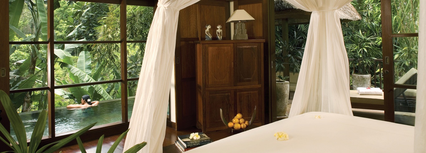 Nằm lưng chừng sườn thung lũng trên sông Ayung, 38 biệt thự sang trọng của Hanging Gardens đem lại cho du khách cảm giác thư thái, biệt lập, xa khỏi mọi ồn ào, vội vã thường ngày. Ảnh: Thehoteldesigner.