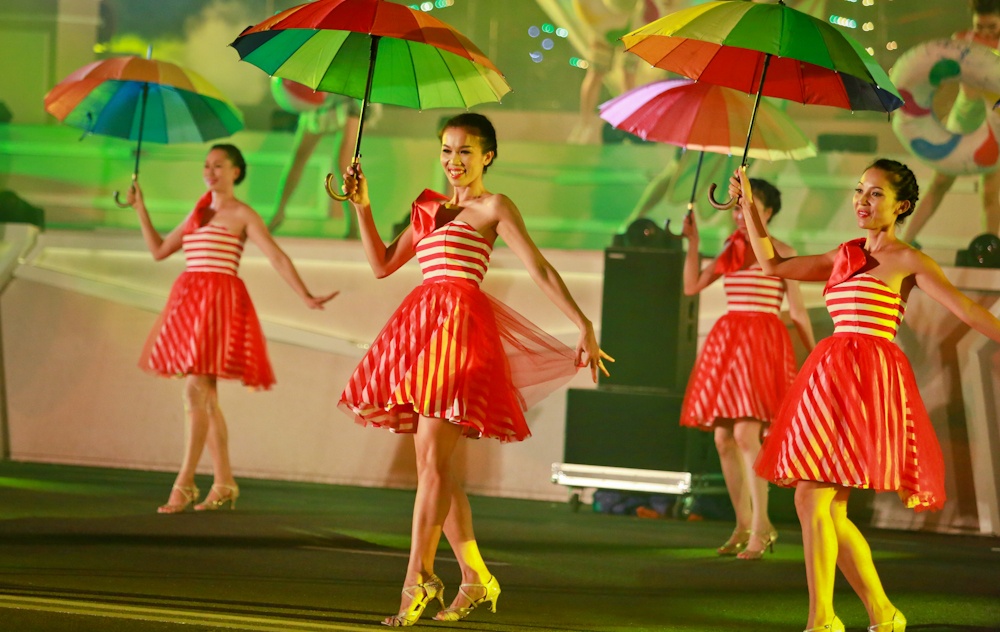 Tối 14/7, tại quảng trường 2-4 đã diễn ra lễ bế mạc Festival biển Nha Trang 2015 với chủ đề “Nha Trang biển hẹn”