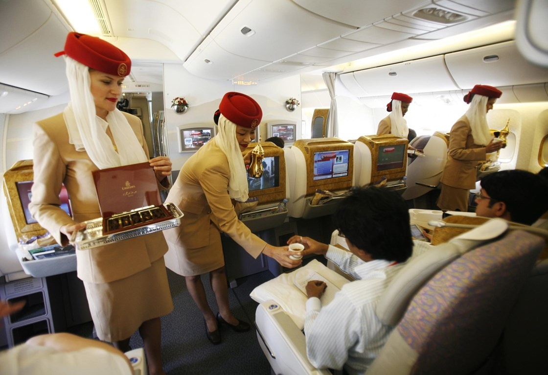 Chất lượng dịch vụ: Dubai đã không tiếc tiền và công sức để đầu tư vào yếu tố con người, đưa thành phố trở thành một trong những điểm du lịch hàng đầu thế giới. Các nhân viên làm trong ngành dịch vụ của Dubai được đào tạo bài bản, chuyên nghiệp, luôn sẵn lòng phục vụ du khách.  Ảnh: Planetsiol.