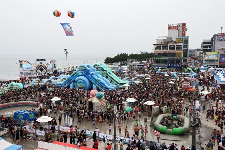 Toàn cảnh khu vực diễn ra lễ hội bùn ở bãi biển Daecheon của Boryeong.