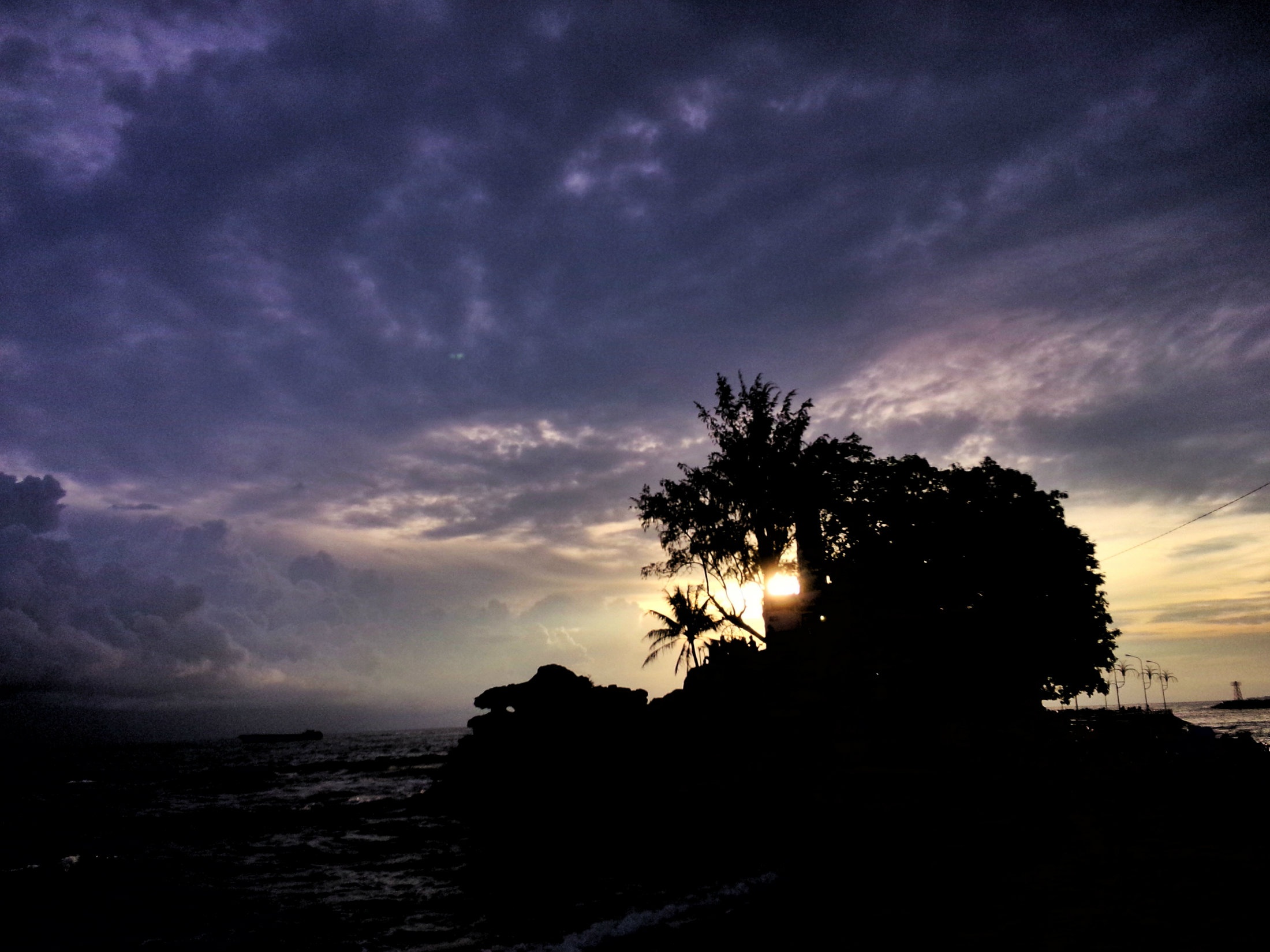 Dinh Cậu - một nơi đặc biệt mà không thể không nhắc đến khi đặt chân tới Phú Quốc .