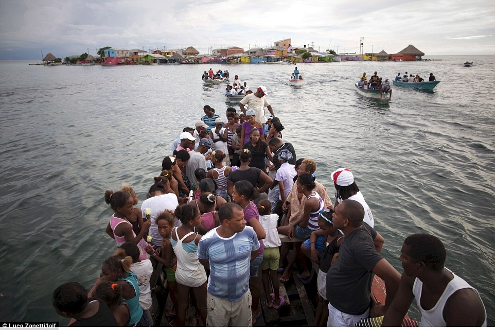 Do hòn đảo thiếu các tiện nghi cơ bả, phần lớn người địa phương sang các đảo Caribbe gần đó làm việc.