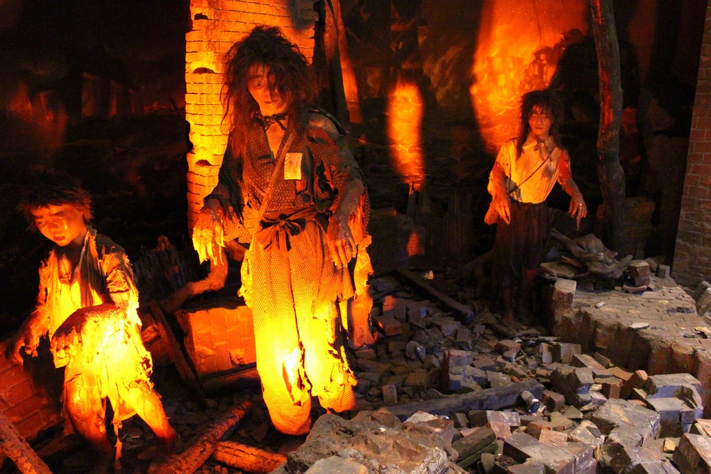 Bảo tàng Hòa bình Hiroshima (Nhật Bản): Ngày 6/8/1945, Mỹ ném bom nguyên tử xuống thành phố Hiroshima của Nhật, khiến 70.000 người thiệt mạng và hơn 70.000 người bị thương nặng, phá hủy toàn bộ cơ sở hạ tầng. Bảo tàng Hòa bình được xây dựng vào năm 1955 để tưởng nhớ các nạn nhân và đã đón hơn 53 triệu lượt khách tới nay.