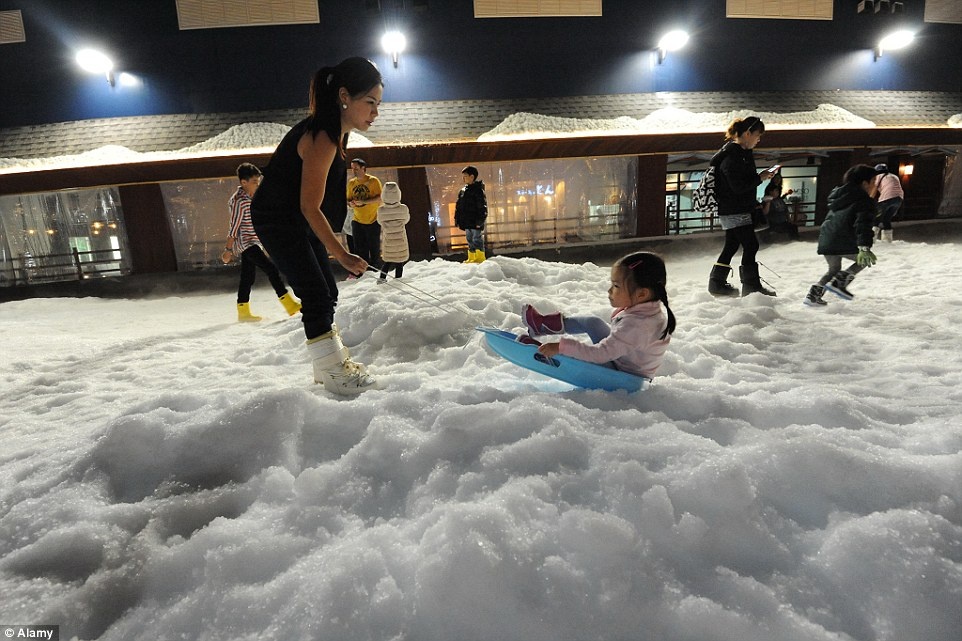 Lớp tuyết ở đây dày tới 30-40 cm, cho phép du khách tham gia nhiều hoạt động vui chơi.