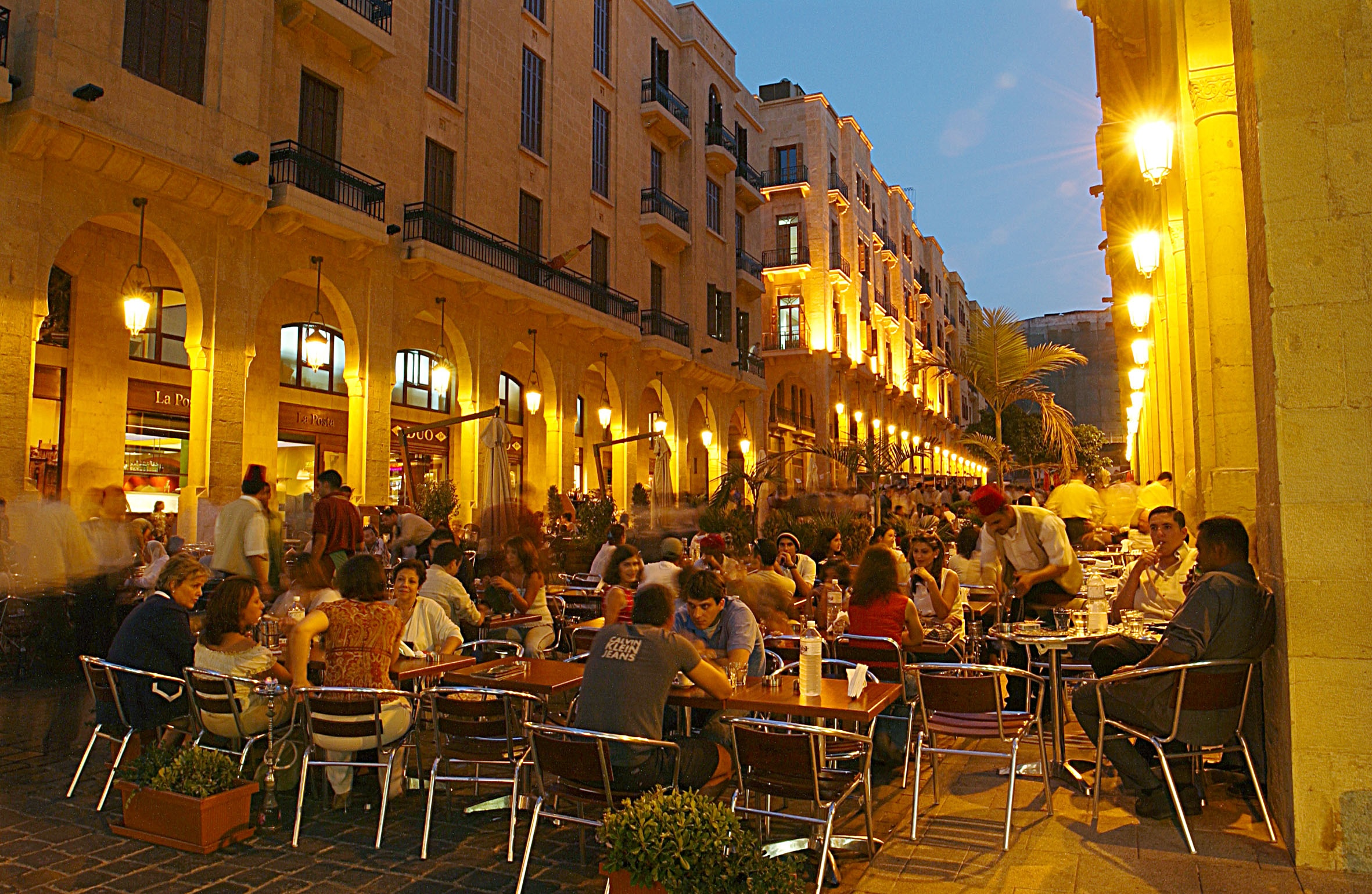 Downtown Beirut, Lebanon: Khu vực tuyệt đẹp này của Lebanon không cho phép xe cộ hoạt động. Với nhiều nhà hàng, quán cà phê, cửa hiệu mua sắm, Downtown Beirut đem lại cho du khách những trải nghiệm tuyệt vời. Ảnh: Lebaneseconsulate.