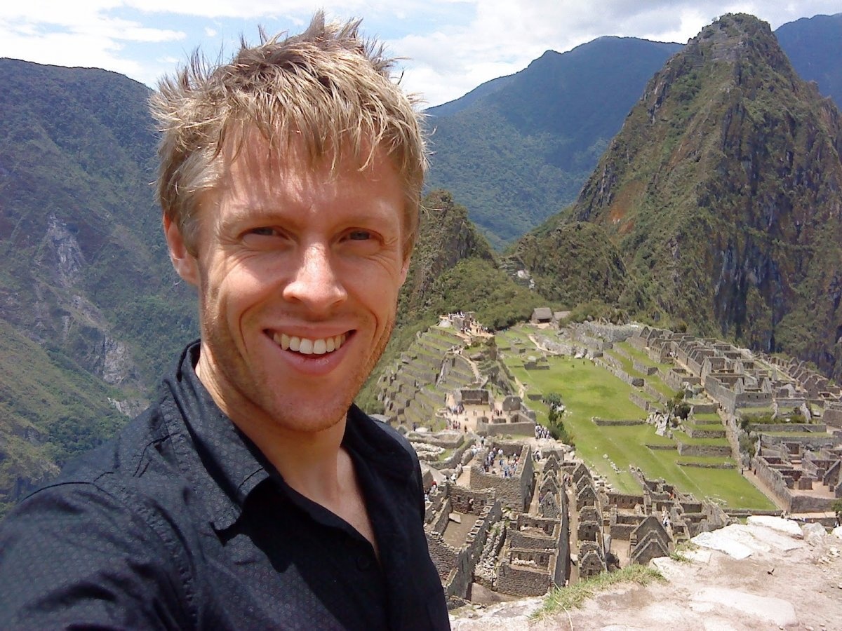 Năm 2008, Gunnar Garfors đã tới thăm 85 quốc gia và đặt ra mục tiêu đặt chân tới 198 đất nước trên khắp thế giới. Anh hoàn tất mục tiêu vào ngày 5/8/2013, năm 37 tuổi, và đoạt danh hiệu người trẻ nhất từng tới tất cả các quốc gia. 