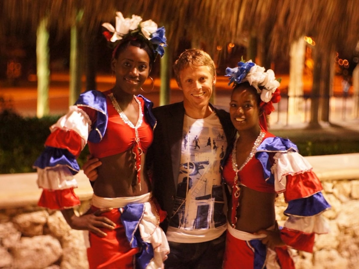 Garfors đã xuất bản một cuốn sách và lập một website viết về những chuyến đi của mình. Anh làm việc cho Tập đoàn truyền hình Na Uy (NRK) và vẫn cố gắng duy trì công việc trong suốt thời gian chu du của mình. Anh không muốn bỏ việc mà muốn kết hợp công việc anh yêu thích với du lịch - đam mê lớn nhất đời.