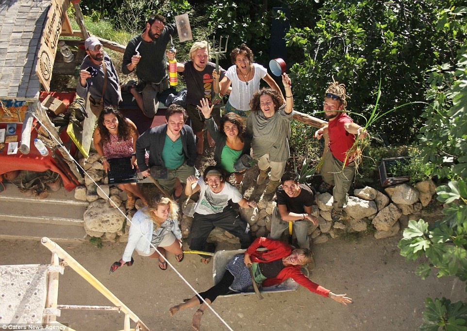 Erik nghe nói tới Sunseed lần đầu khi đang ở El Salvador, nơi anh bắt đầu theo phong cách sống thân thiện với môi trường. 