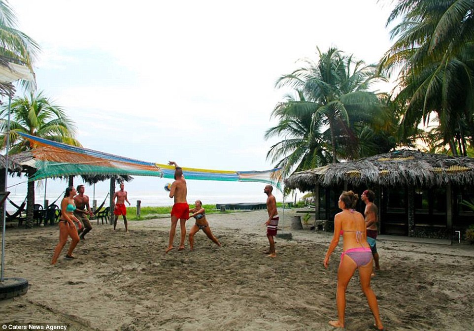 Sau khi rời Dubai, Erik đã học được những kỹ năng mới và mở mang tầm mắt trước các phong cách sống khác hẳn khi ở “thành phố trong mơ”. 