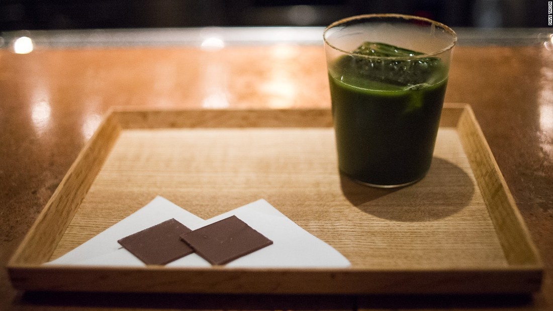 Loại cocktail được yêu thích nhất của Speak Low được pha từ bột trà matcha, rượu rum Bacardi Superior và Bacardi 8, rượu vàng Pedro Ximenez. Món đồ uống này được dùng với chocolate đen để tôn lên vị đắng đầy quyến rũ.