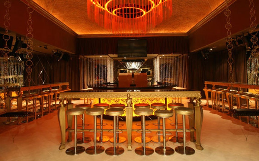 Khu nghỉ dưỡng Desire Pearl, Riviera Maya, Mexico: Desire Pearl là thiên đường chỉ dành cho các cặp đôi, với nhiều hoạt động giải trí và dịch vụ cho 2 người. Khách nghỉ ở đây có thể tới một hộp đêm hấp dẫn với xích đu, cột múa và phòng trò chơi. Nhiều khu vực của resort cho phép du khách không mặc quần áo.