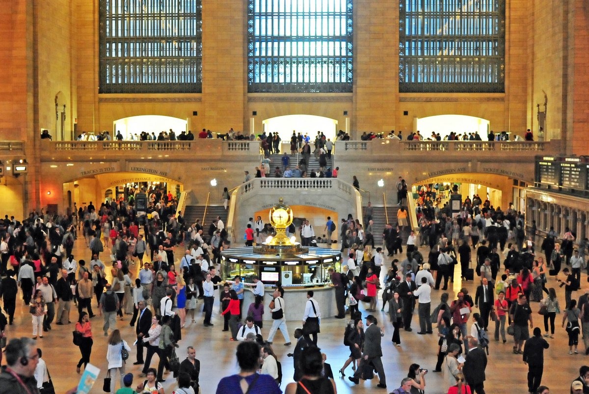 Ga tàu Grand Central đón hơn 750.000 lượt khách mỗi ngày và là ga tàu đông khách nhất thành phố New York, Mỹ.