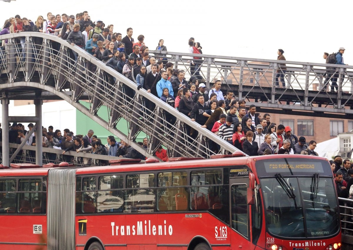 Đông khách vào ban ngày nhưng hệ thống xe bus Transmilenio của Bogota lại khá vắng vẻ vào ban đêm. Mới đây, thành phố này đã vào danh sách 15 thủ đô có phương tiện công cộng không an toàn nhất.
