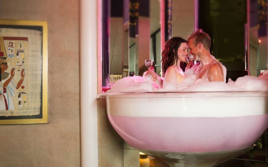 Nhung phong khach san chi danh cho nguoi lon hinh anh