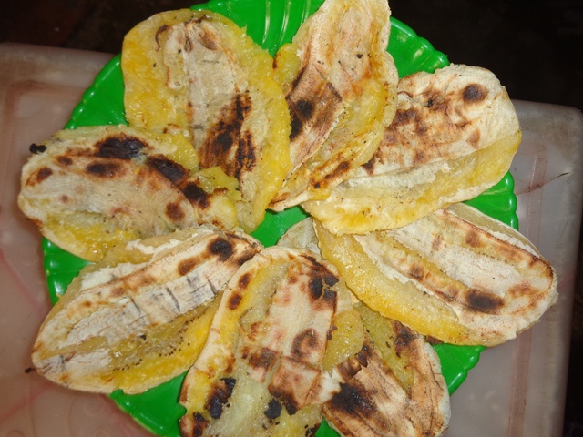 Những món ăn đặc sản Bến Tre phải kể tới món chuối đập thơm ngon.