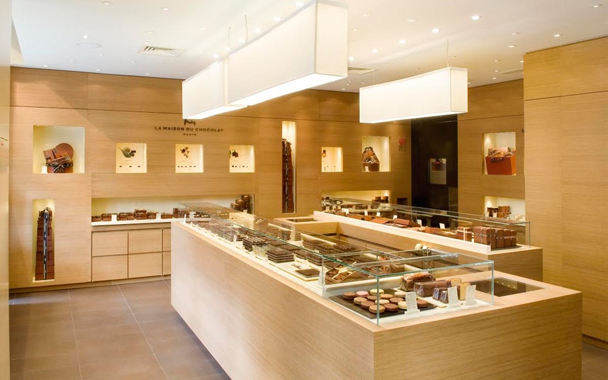 La Maison du Chocolate, Paris, Pháp: Do Robert Linxe thành lập, La Maison du Chocolat mở cửa ở Paris từ năm 1977, sau đó mở rộng sang London, New York và Tokyo. Chỉ sử dụng các nguyên liệu hảo hạng nhất, sản phẩm của cửa hàng luôn đạt sự cân bằng hoàn hảo giữa hương vị truyền thống và các biến tấu hiện đại. Cửa hàng còn nổi tiếng với những sáng tạo cao cấp, được trưng bày ở triển lãm Salon du Chocolat thường niên. 