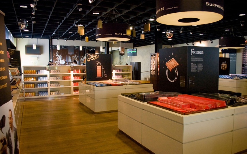 Maison Cailler, Broc, Thụy Sĩ: La Maison Cailler là một trong những nhà sản xuất chocolate lớn nhất Thụy Sĩ, có lịch sử hoạt động từ năm 1898. Du khách có thể tham quan tầng chính của nhà máy, xem các công nhân làm việc và thử tham gia quy trình sản xuất. Đừng quên dành thời gian để nếm các mẫu ở phòng thử của nhà máy.