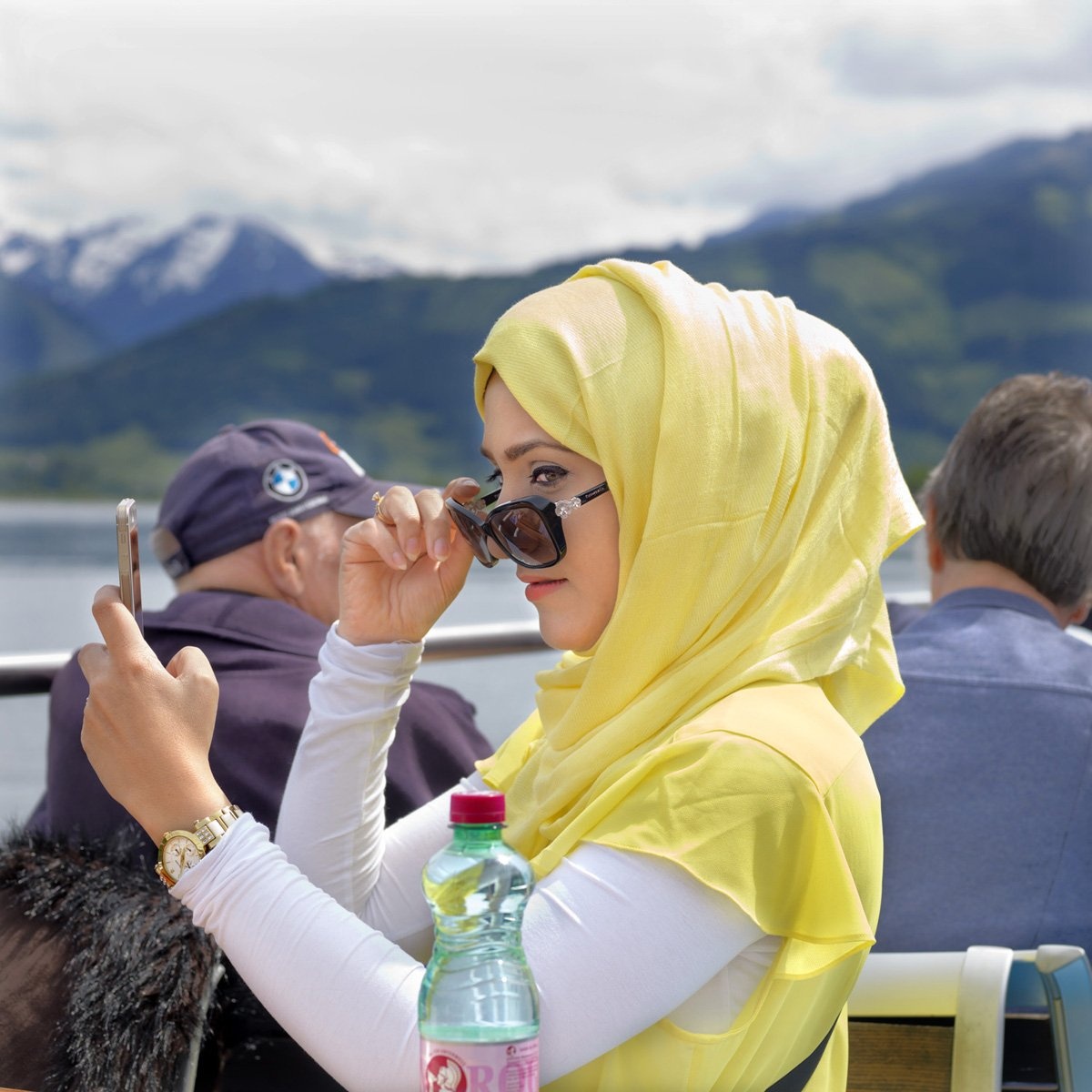 Nha giau Trung Dong do xo di truot tuyet tranh nong hinh anh