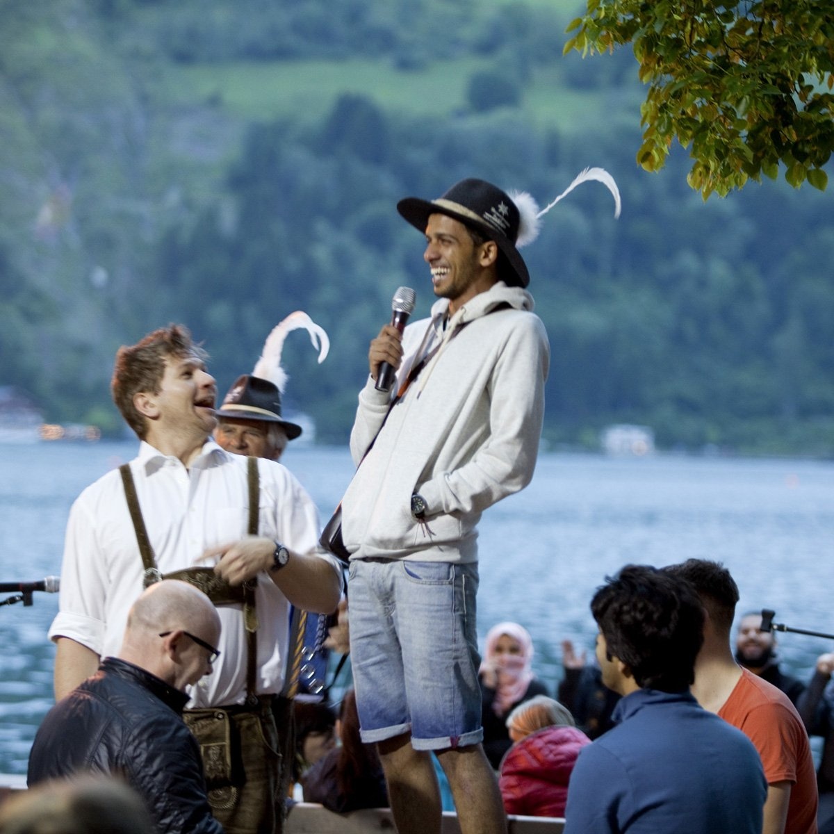 Chàng trai Turki 26 tuổi đi cùng vợ từ Ả Rập Saudi tới đây để kỷ niệm 4 năm ngày cưới. Bạn bè Turki bảo anh nên tới Zell am See, và nơi này vượt quá mong đợi của anh.