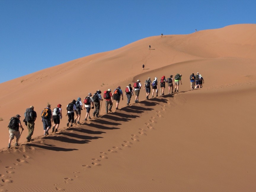 Thám hiểm sa mạc Sahara: Trước kia, đây là chuyến đi gần như không thể vì Sahara là một trong những khu vực khắc nghiệt nhất thế giới và là sa mạc nóng lớn nhất với diện tích lên tới 9,4 triệu km2. 