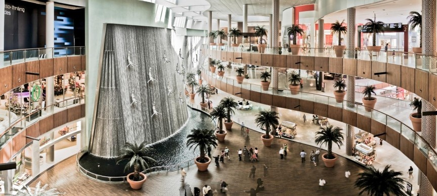 Dubai Mall: Là một trong những khu mua sắm lớn nhất thế giới, Dubai Mall không chỉ có vô số cửa hàng miễn thuế mà còn có nhiều nhà hàng hạng sang, các tiện ích vui chơi, giải trí. Bạn có thể ở đây vài ngày mà không thấy chán.