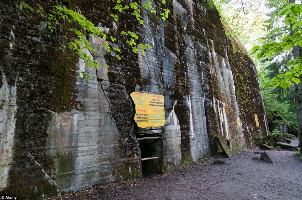 Boongke kỳ lạ này đã mở cửa đón khách từ cuối Thế chiến II, nổi tiếng là nơi Thượng tá Claus von Stauffenberg đã cố giết Hitler bằng cách gài bom dưới bàn của ông ta.
