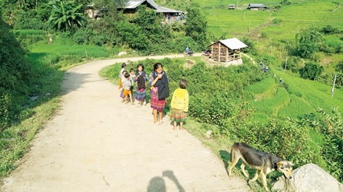 Cuộc sống người dân còn nhiều khó khăn.