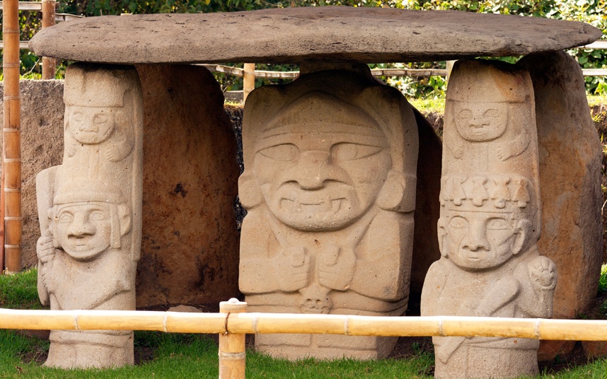 Công viên khảo cổ San Agustin (Colombia): Được công nhận là Di sản Thế giới vào năm 1995, khu vực này có những đồng cỏ tuyệt đẹp, với các ngôi mộ đã được khai quật với niên đại lên tới gần 2 thiên niên kỷ. 