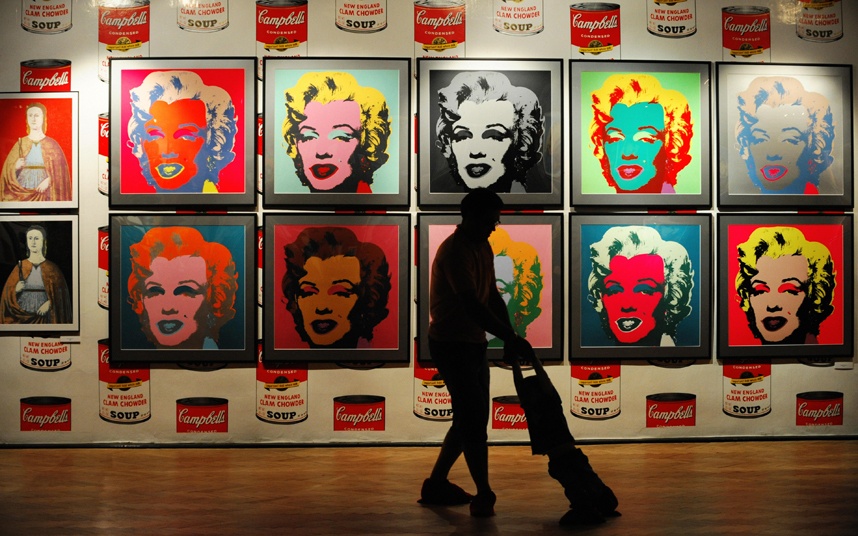 Bảo tàng nghệ thuật hiện đại Andy Warhol (Slovenia): Medzilaborce nằm cách làng Mikova, nơi sinh của Julia Warhola - mẹ danh họa Andy Warhol, khoảng 15 km. Bảo tàng này được gia đình danh họa thành lập vào năm 1991, với những tác phẩm độc đáo của ông, trong đó có các ảnh in Marilyn Monroe.