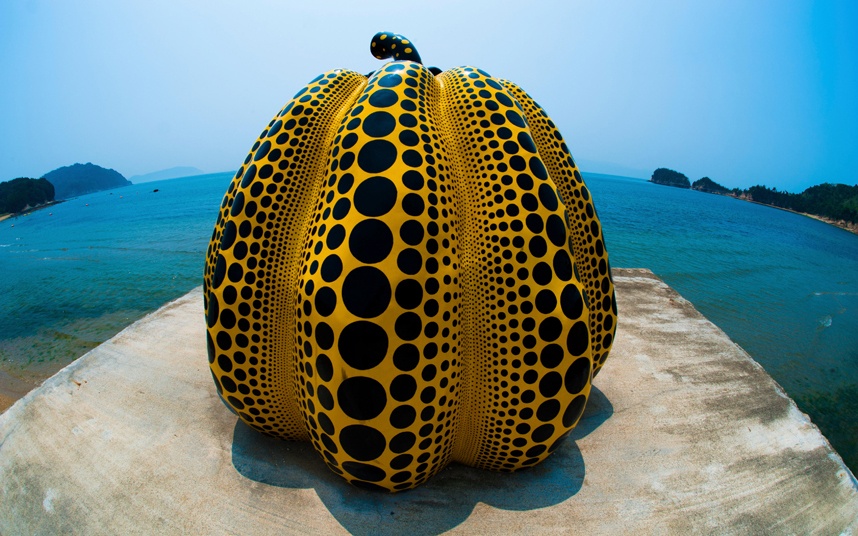 Naoshima (Nhật Bản): Hòn đảo nhỏ bé Naoshima là một trong những bí mật của Nhật Bản, nổi tiếng với tình yêu nghệ thuật và những tác phẩm điêu khắc độc đáo. Bảo tàng nghệ thuật Chichu nằm trên đảo có khá nhiều tác phẩm của Claude Monet.