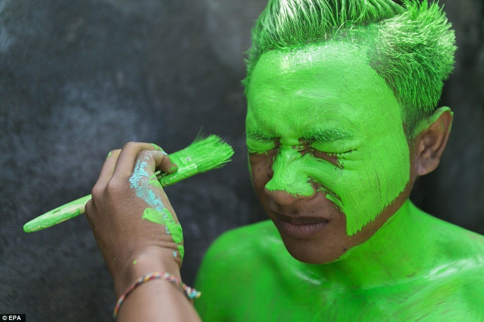 Son nguoi xanh de tru ta o Bali hinh anh