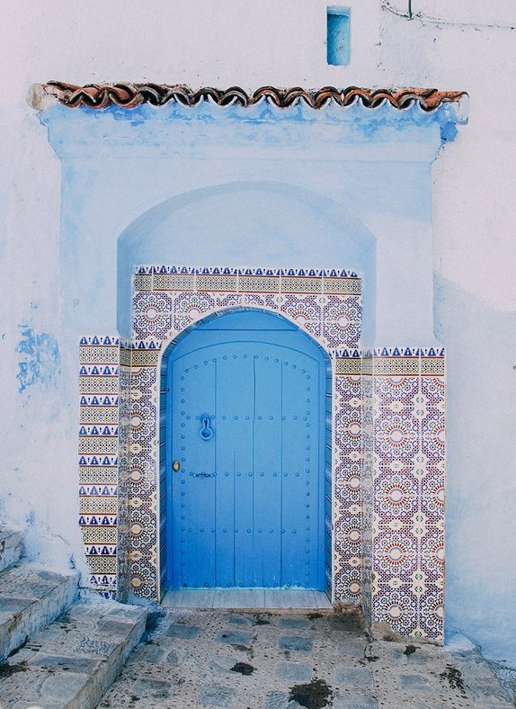 Laucht biết đến thành phố cổ này nhờ Instagram, cô cho biết: “Lúc lên kế hoạch đi Morocoo, tôi chỉ nghĩ tới những cái tên nổi tiếng như Marrakech, Fez, Casablanca. Tôi chưa bao giờ nghe tới Chefchaouen và thành phố xanh biếc này đã thu hút tôi”.