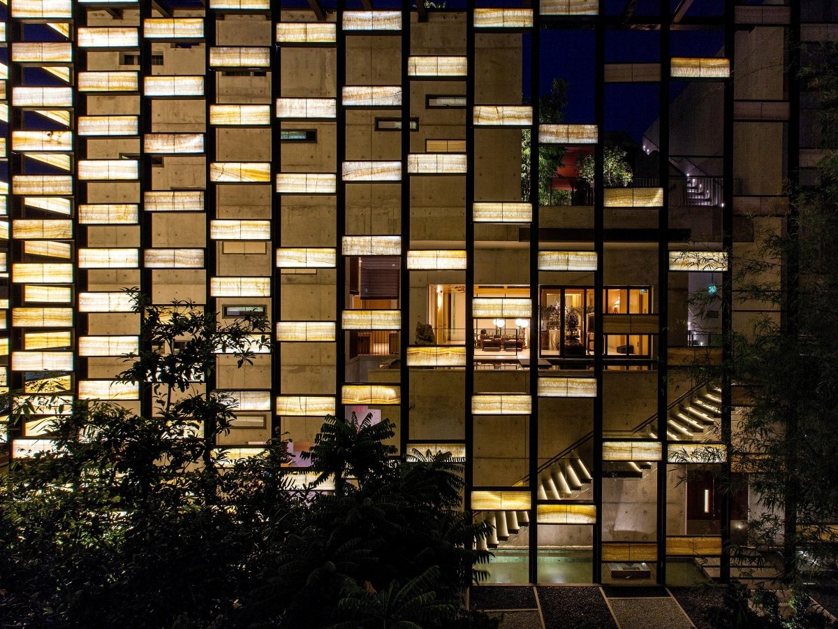 Tu viện Mahabodhi của công ty Multiply Architects (Lorong Kilat, Singapore): Công trình này lấy cảm hứng từ màu sắc và họa tiết trên áo cà sa của Phật giáo, với mong muốn tạo ra một nơi ở hiện đại cho các nhà sư. 