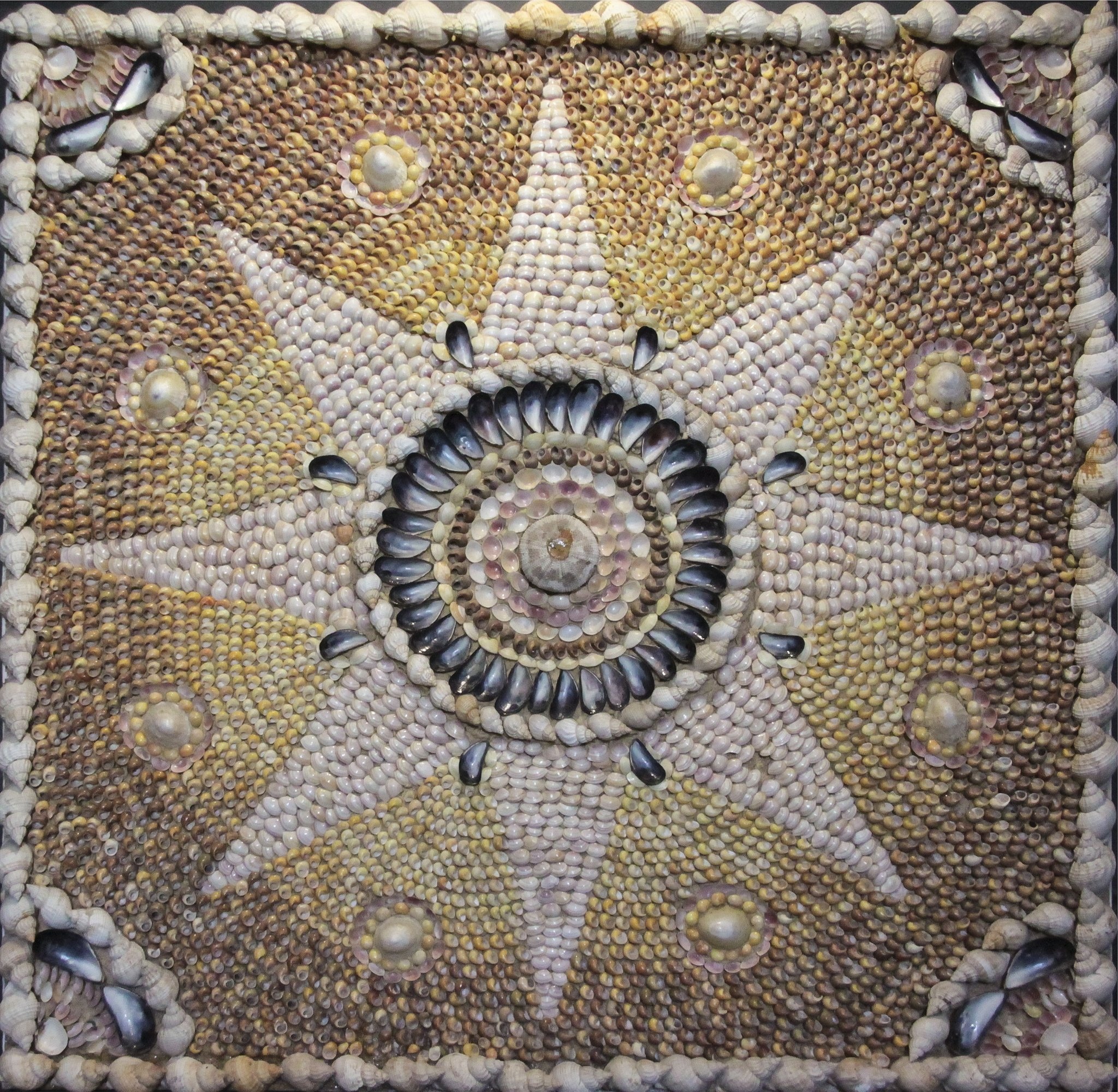 Nhiều câu chuyện về nguồn gốc của nhà thờ này đã lan truyền, trong đó một số người nghĩ đây từng là một ngôi đền cổ hay là nơi gặp gỡ bí mật của môn phái nào đó.