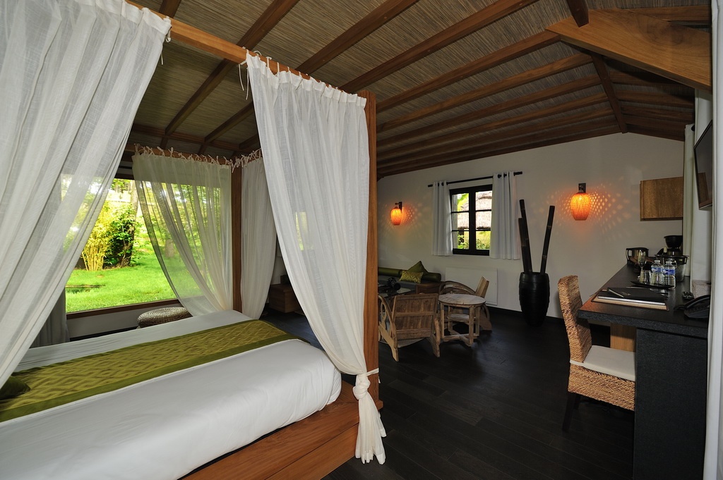 Zoo de La Fleche, Pháp: Những du khách không thể tới Bắc Cực để ngắm những chú gấu trắng to lớn có thể thực hiện mơ ước tại sở thú ở thung lũng Loire, Pháp.