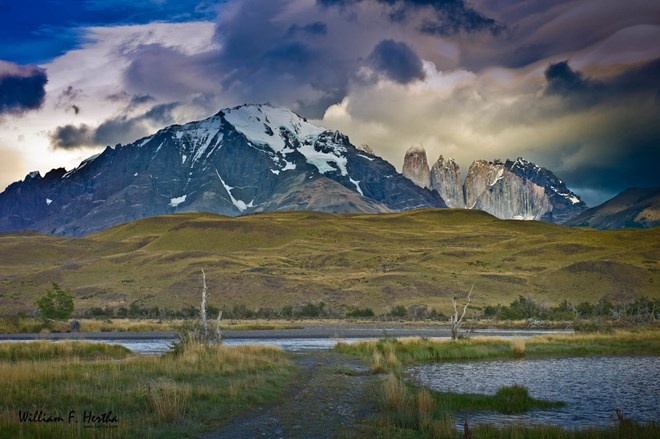 Parque Nacional Torres del Paine, Chile: Nằm ở Patagonia, Chile. Torres del Paine là một vườn quốc gia tuyệt vời với đỉnh núi đá granit, hồ nước trong xanh, khu rừng ngọc bích và sông băng rực rỡ tạo nên cảnh quan ngoạn mục. Đó có lẽ là lý do tại sao vườn quốc này được coi là vườn quốc gia đẹp nhất của Nam Mỹ.  