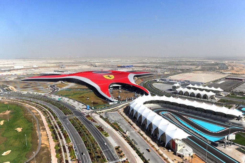 7. Tàu lượn siêu tốc nhanh nhất thế giới - Ferrari World, Abu Dhabi, Các Tiểu vương quốc Ả Rập Thống nhất: Ferrari World, công viên giải trí trong nhà lớn nhất thế giới, mở cửa đón khách từ năm 2012 ở Abu Dhabi.  Ảnh: Yasisland.
