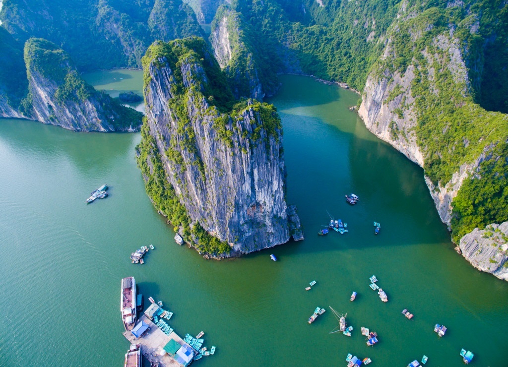 Ve dep vinh Ha Long nhin tu tren cao hinh anh