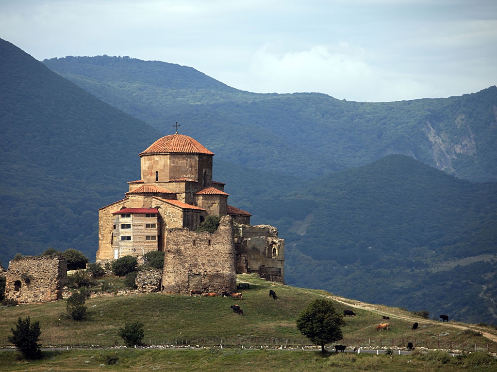 Các tượng đài lịch sử của Mtskheta, Georgia: Thủ đô cũ của Georgia, còn được gọi là trái tim tinh thần của đất nước này, có 3 nhà thờ trời trung cổ tuyệt đẹp nằm trên vách đá cheo leo. Điều đáng buồn là do không được chú trọng bảo tồn, cùng sự xuống cấp của các kiến trúc và các tác phẩm nghệ thuật, khu vực này đang nằm trong danh sách “bị đe dọa” của UNESCO.