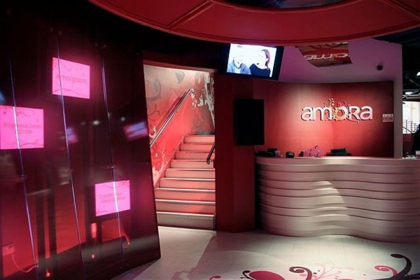 Amora, London, Anh: Năm 2007, London mở cửa một công viên theo chủ đề tình dục, với các sự kiện tương tác, cửa hàng và các bữa tiệc. Amora là nơi nhiều người tìm đến để tìm hiểu về giới tính một cách thoải mái, vui vẻ. Tuy nhiên, công viên này đã bị đóng cửa vào năm 2008 mà không tuyên bố rõ lý do.