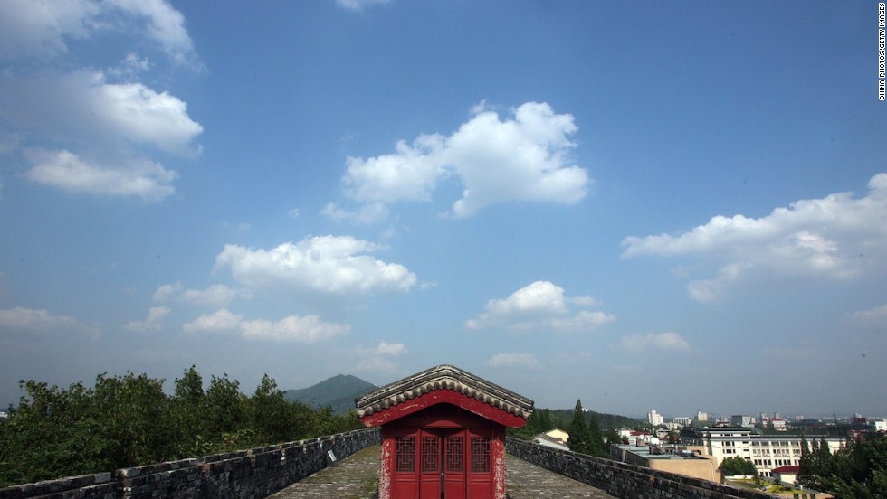 Trung Quốc đang tiến hành trùng tu các khu vực của thành nhà Minh, với hi vọng công trình cổ này sẽ được đưa vào danh sách Di sản thế giới năm 2015 của UNESCO.