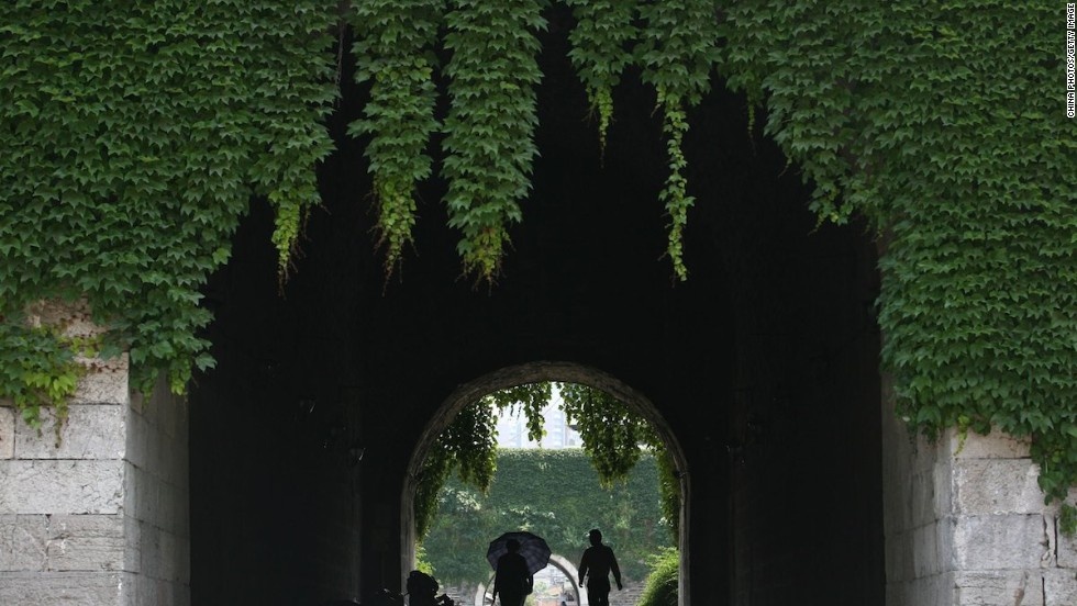 Trong quá khứ, tường thành là giới hạn, nơi kết thúc của một thành phố. Giờ đây, thành nhà Minh là điểm khởi đầu của văn hóa Nam Kinh, gợi nhắc lịch sử đầy biến động của thành phố cổ kính này.