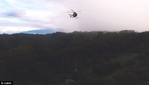 Họ đã được trực thăng giải cứu.