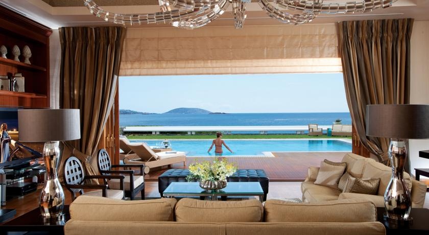 Nhập mô tả cho Biệt thự có cả bể bơi ngoài trời và trong nhà. Nơi đây từng đón tiếp nhiều ngôi sao nổi tiếng như Leonardo DiCaprio và Meryl Streep. Giá của một đêm nghỉ tại biệt thự này là <abbr class=