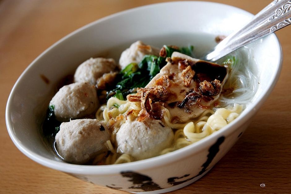 Súp thịt viên bakso, Indonesia: Với <abbr class=