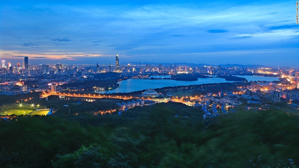 Khung cảnh nhìn từ núi Purple. Ông Chen cho biết ông hay lên đây vào mùa hè.